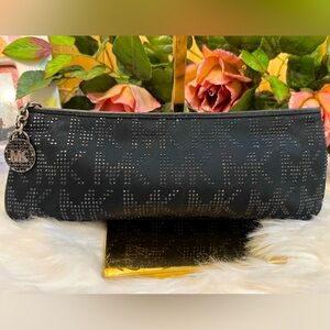 Michael Kors Pouch